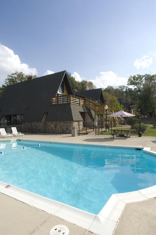 Inn At Deep Creek Oakland Bagian luar foto