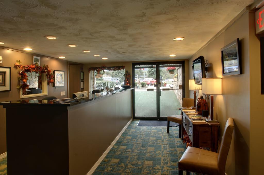 Inn At Deep Creek Oakland Bagian luar foto