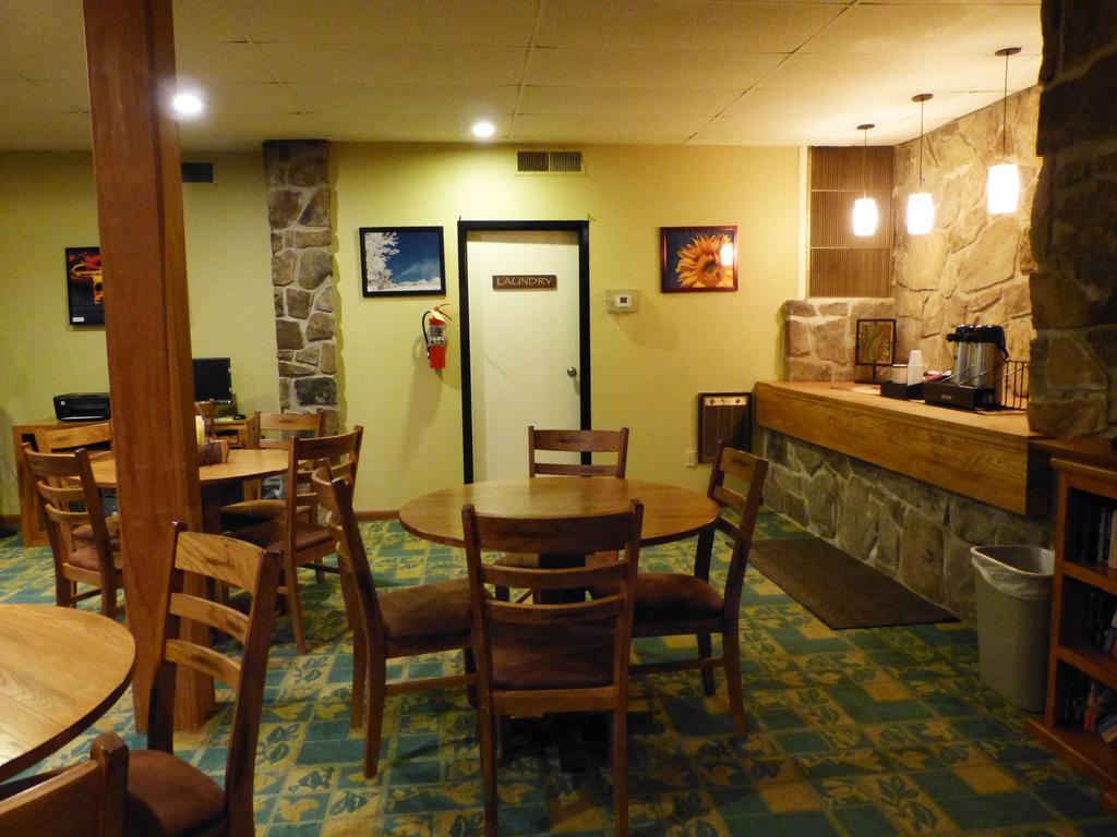 Inn At Deep Creek Oakland Bagian luar foto