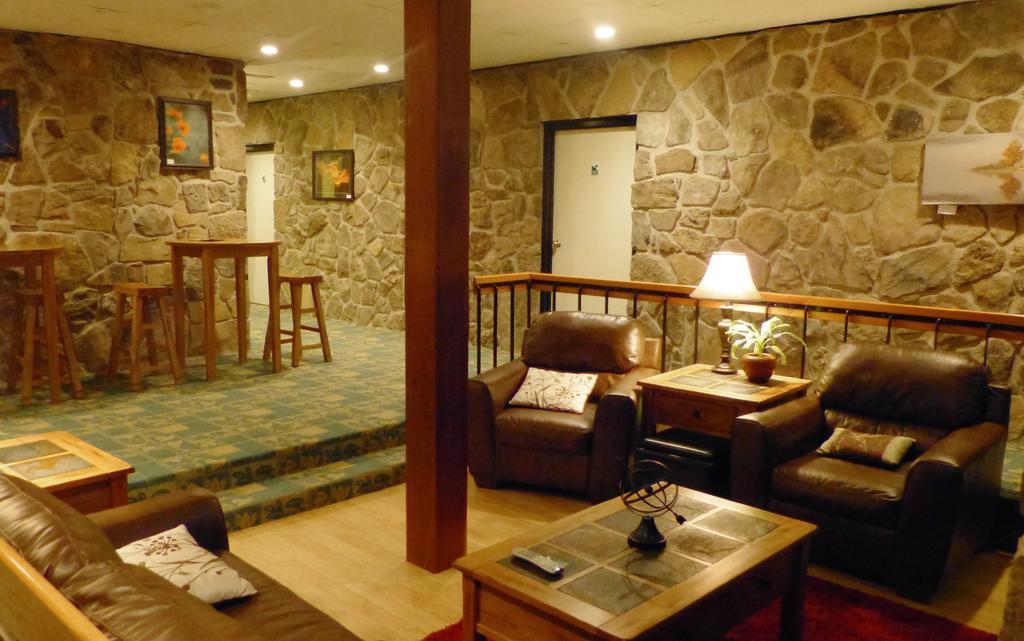 Inn At Deep Creek Oakland Bagian luar foto