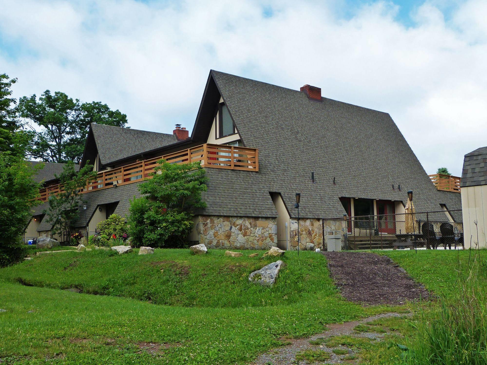 Inn At Deep Creek Oakland Bagian luar foto