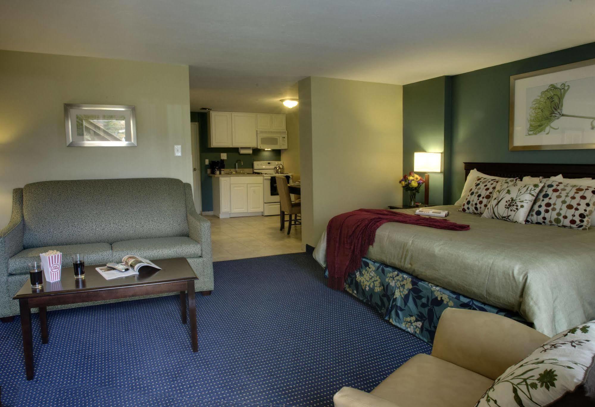 Inn At Deep Creek Oakland Bagian luar foto