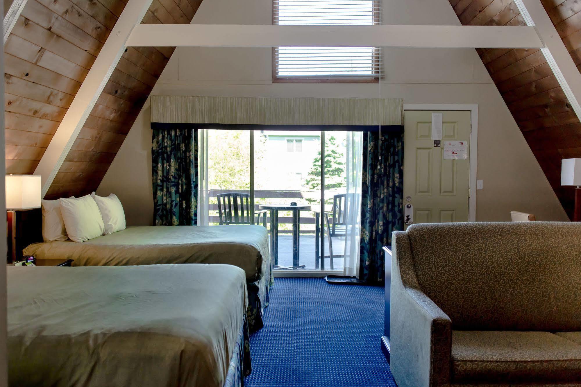 Inn At Deep Creek Oakland Bagian luar foto