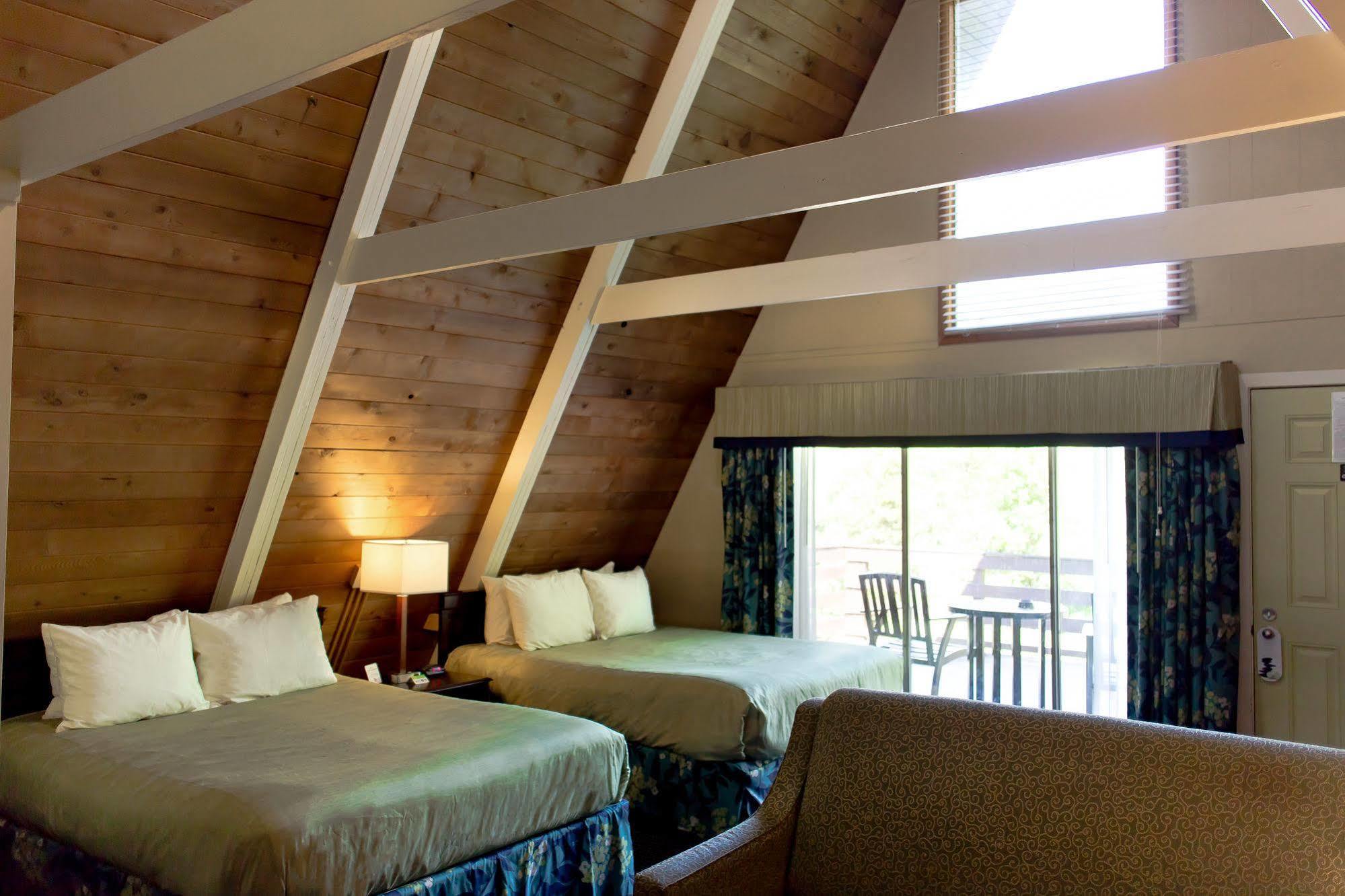 Inn At Deep Creek Oakland Bagian luar foto