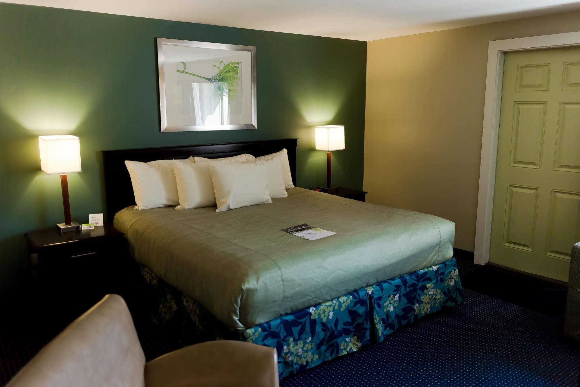 Inn At Deep Creek Oakland Bagian luar foto