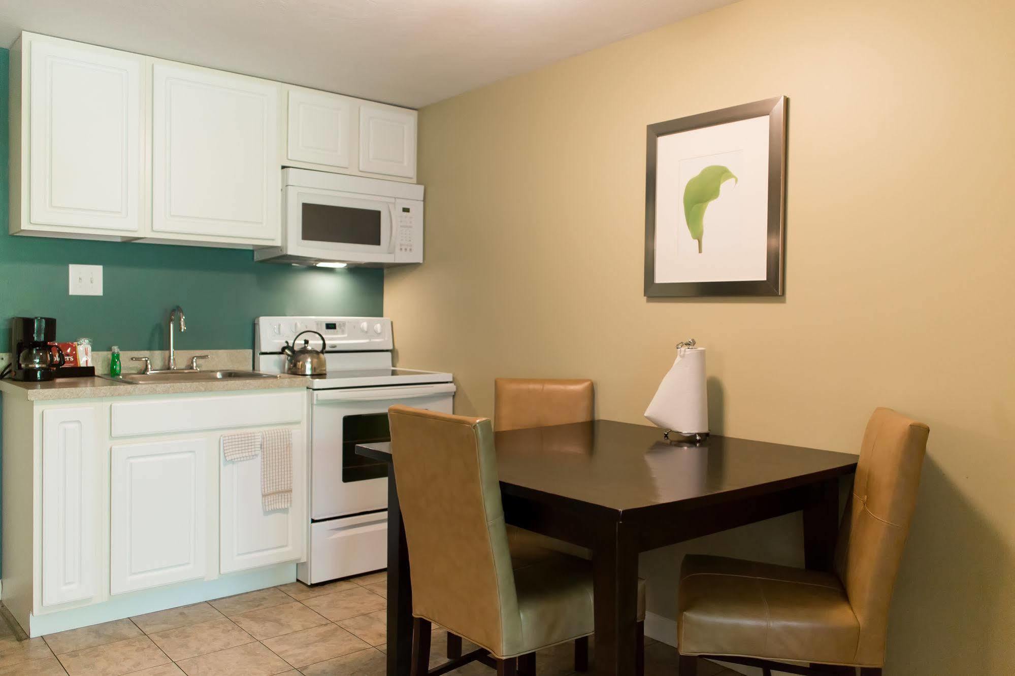 Inn At Deep Creek Oakland Bagian luar foto
