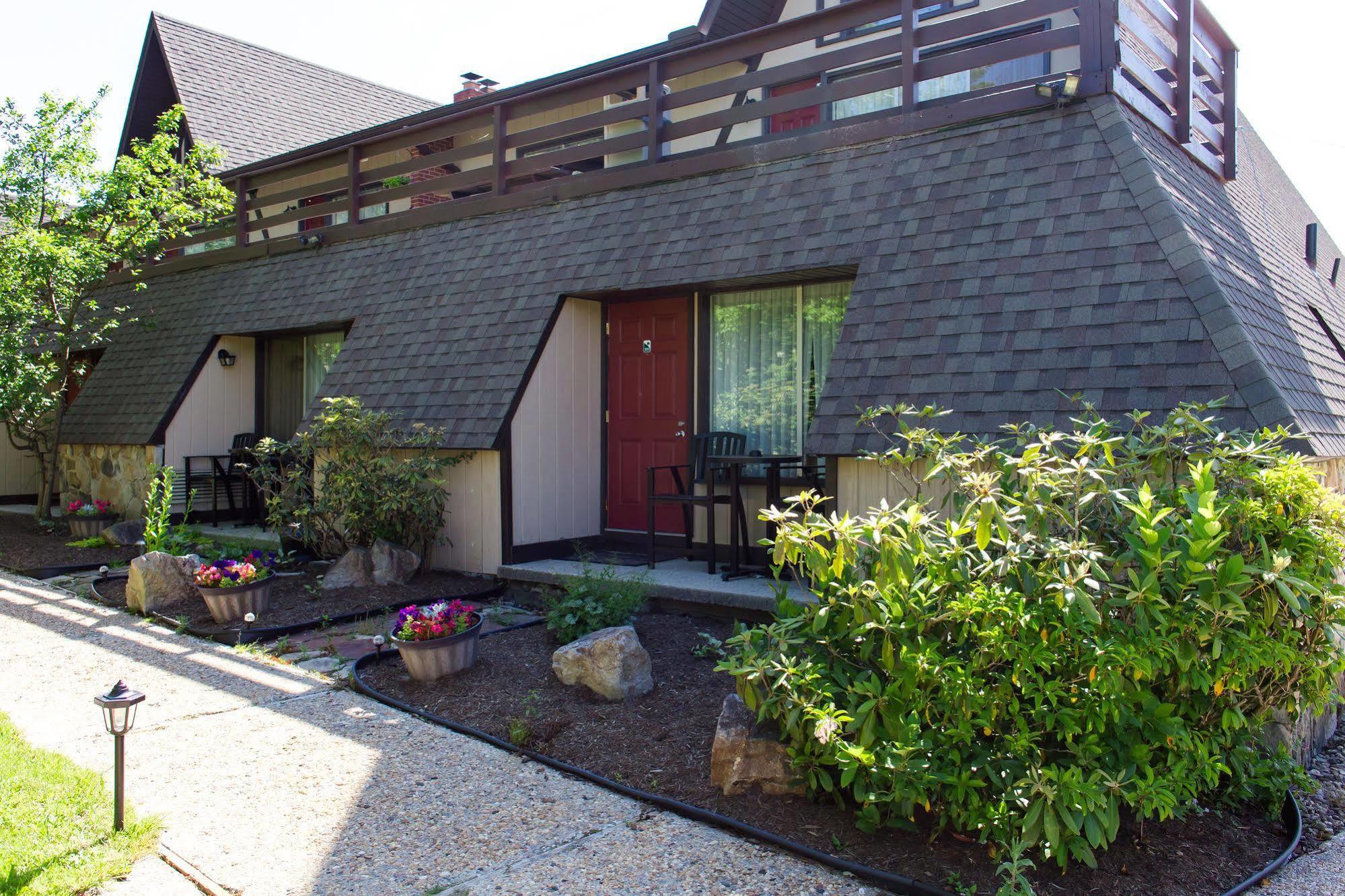 Inn At Deep Creek Oakland Bagian luar foto